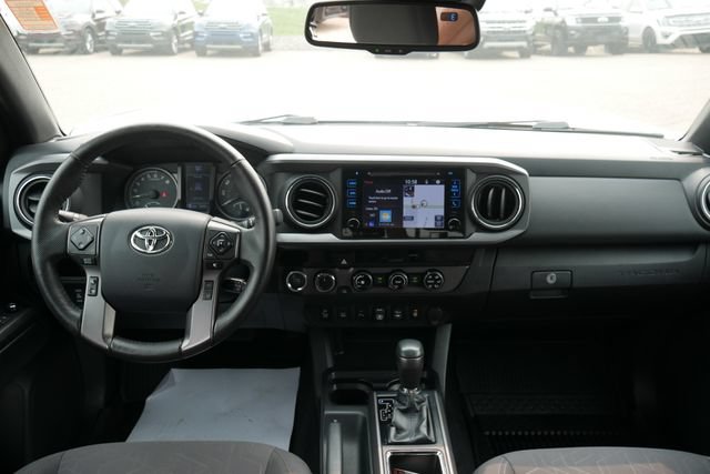 Used 2018 Toyota Tacoma TRD Off-Road w/ Technology Package AWD/4WD image 5