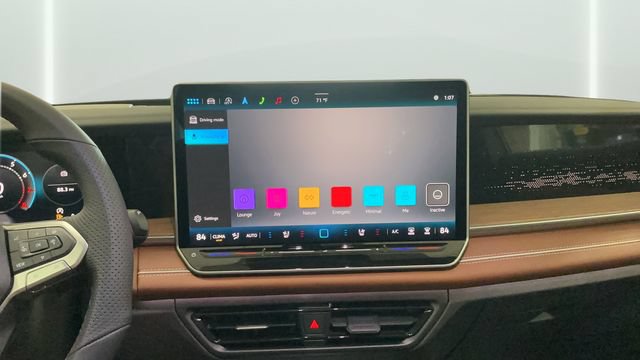 New 2026 Volkswagen Tiguan SEL R-Line AWD/4WD image 11