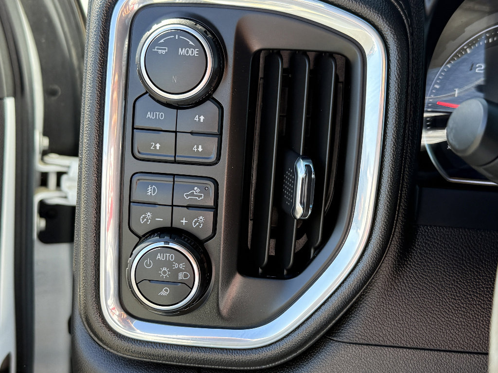 Used 2023 Chevrolet Silverado 2500 LTZ AWD/4WD image 20
