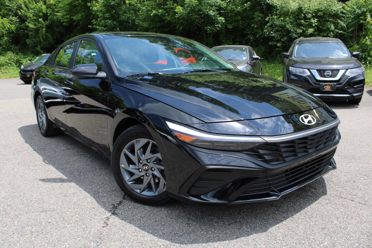 Used 2024 Hyundai Elantra SEL FWD image 4