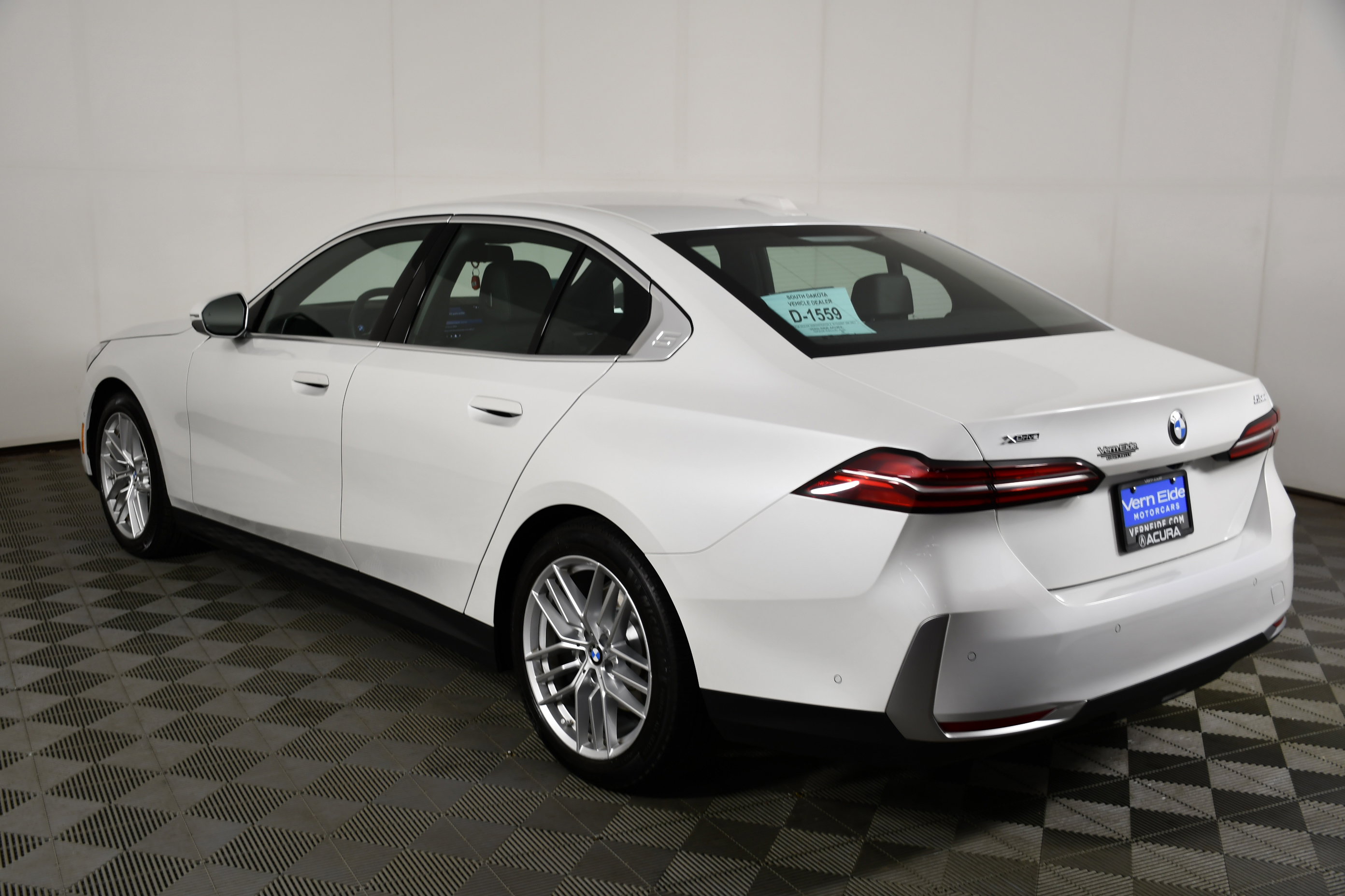 Used 2025 BMW 530i xDrive image 8