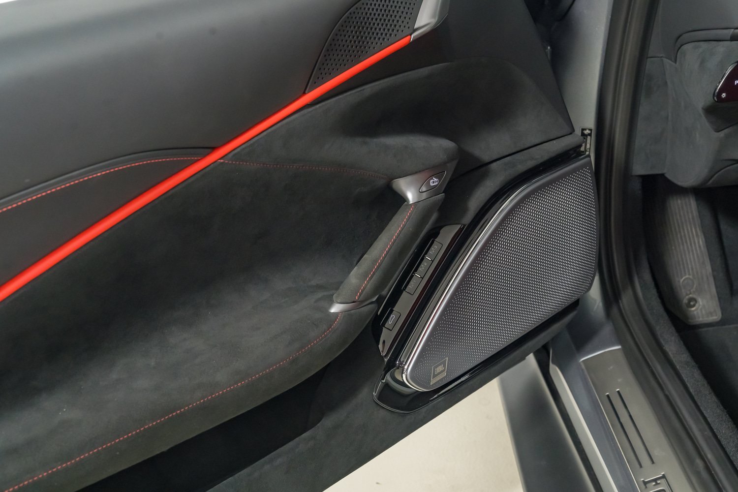 Used 2022 Ferrari Roma RWD image 21