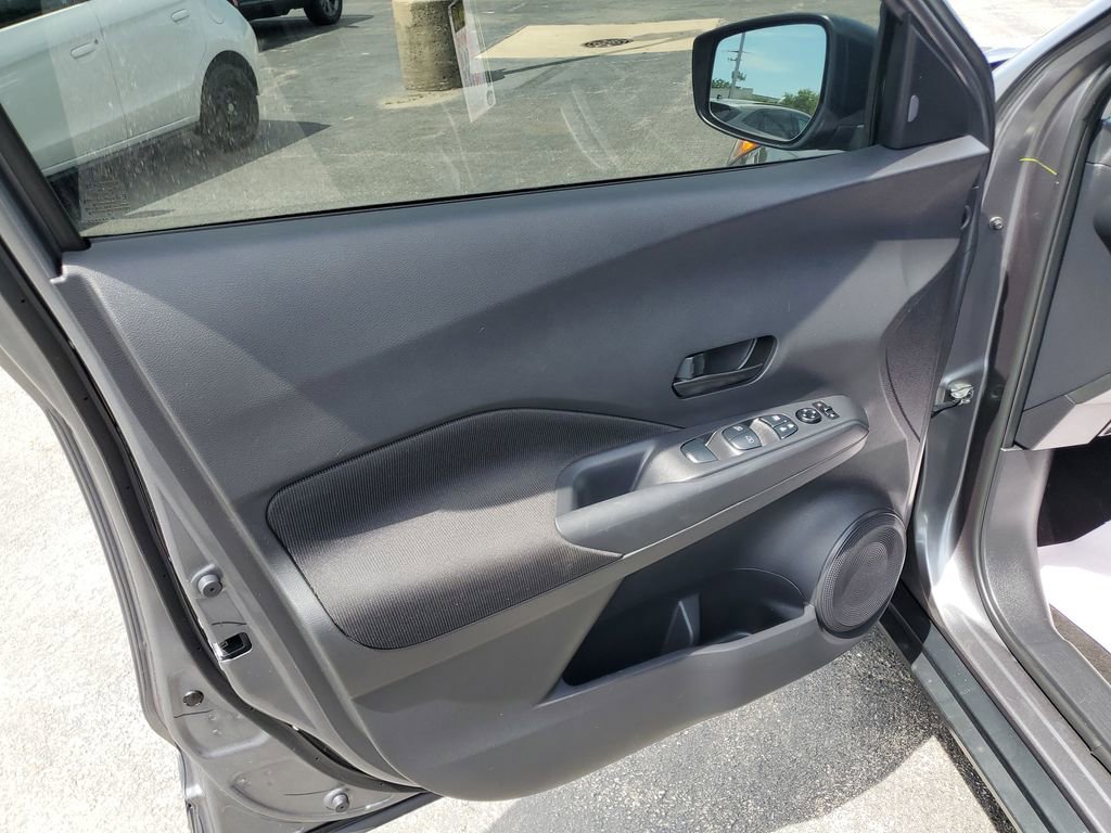 Used 2023 Nissan Kicks S FWD image 11