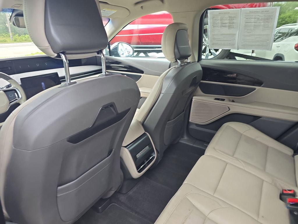 Used 2024 Lincoln Nautilus Premier image 12