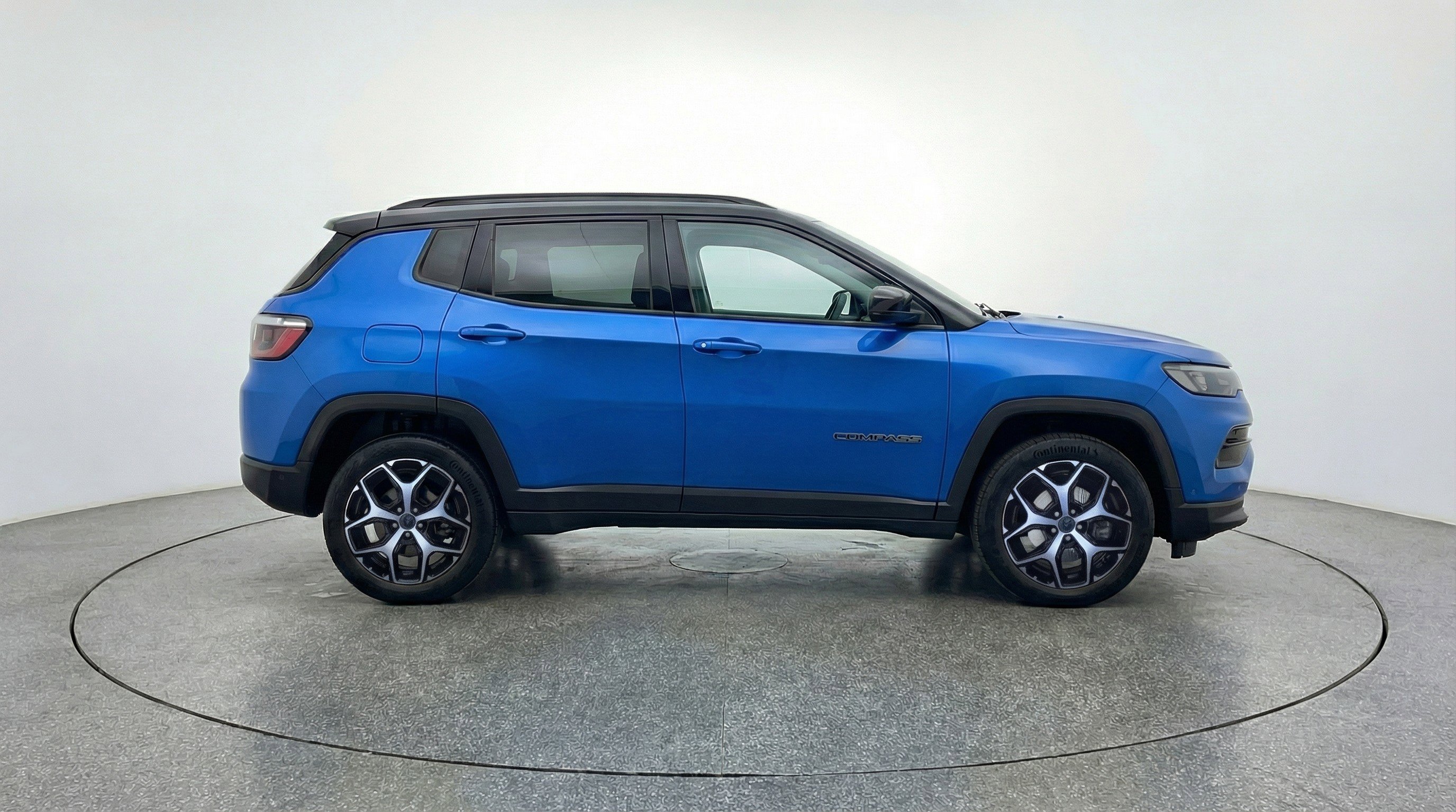 Used 2025 Jeep Compass Limited image 11