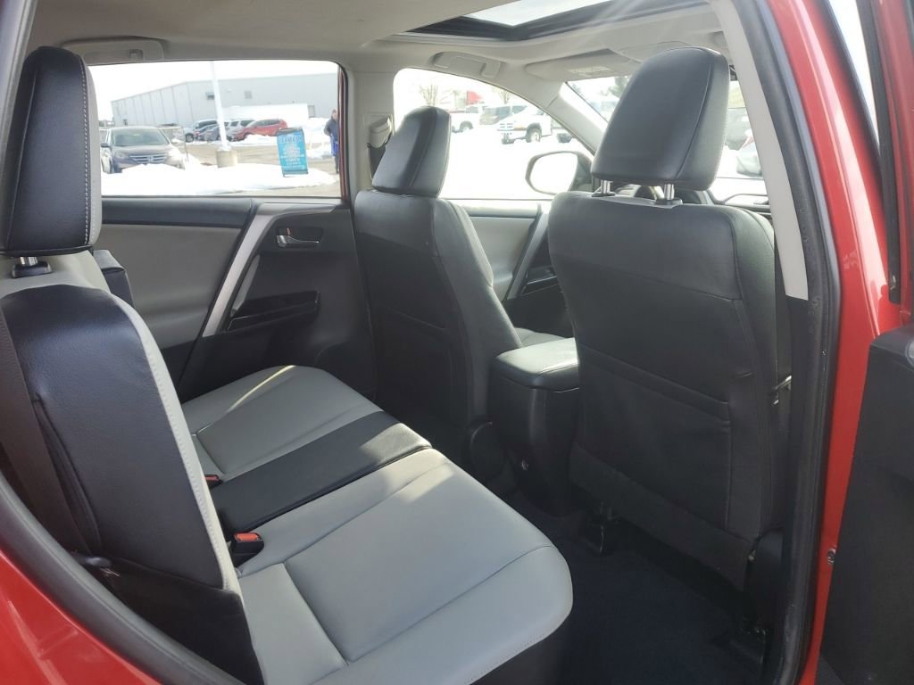 Used 2016 Toyota RAV4 Limited image 31