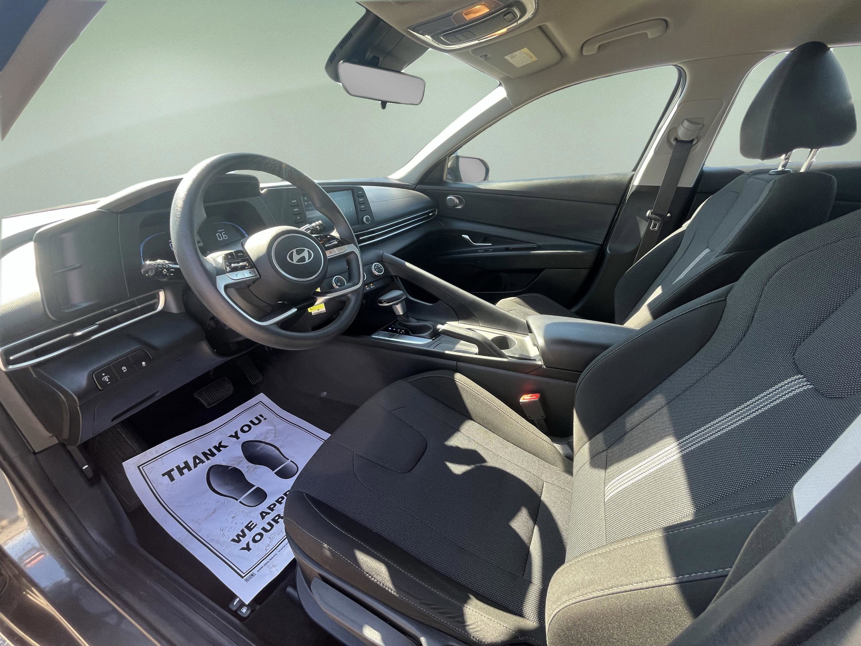 Used 2025 Hyundai Elantra SE w/ Cargo Package image 25