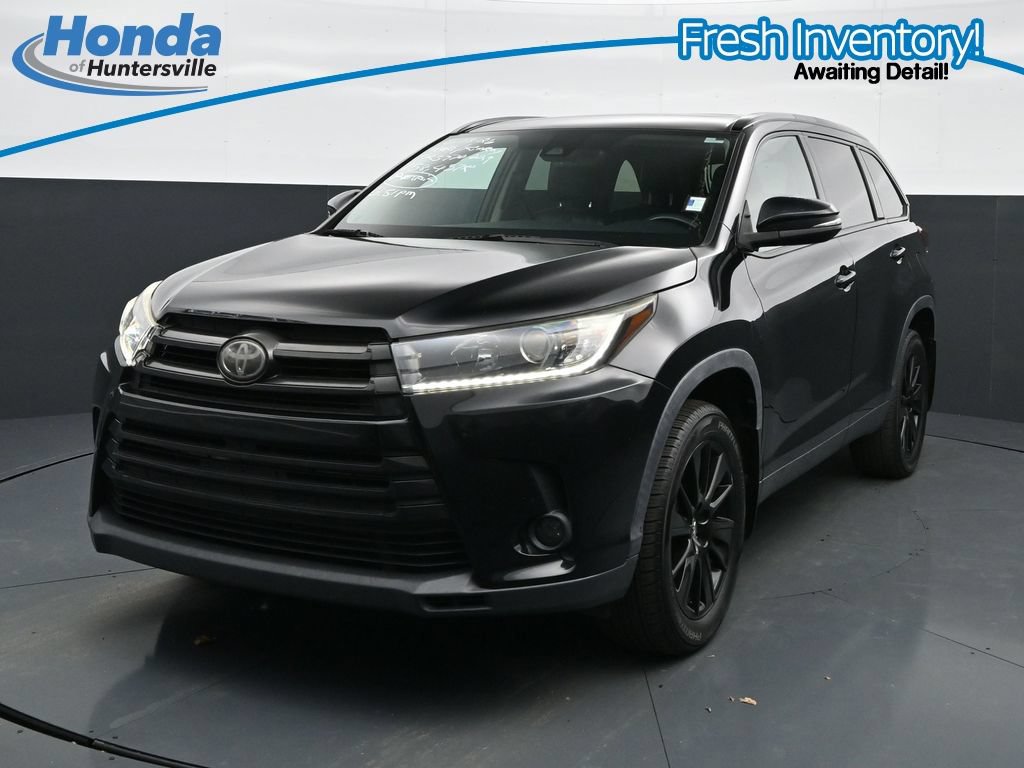 Used 2019 Toyota Highlander SE w/ Nightshade Edition AWD/4WD image 4