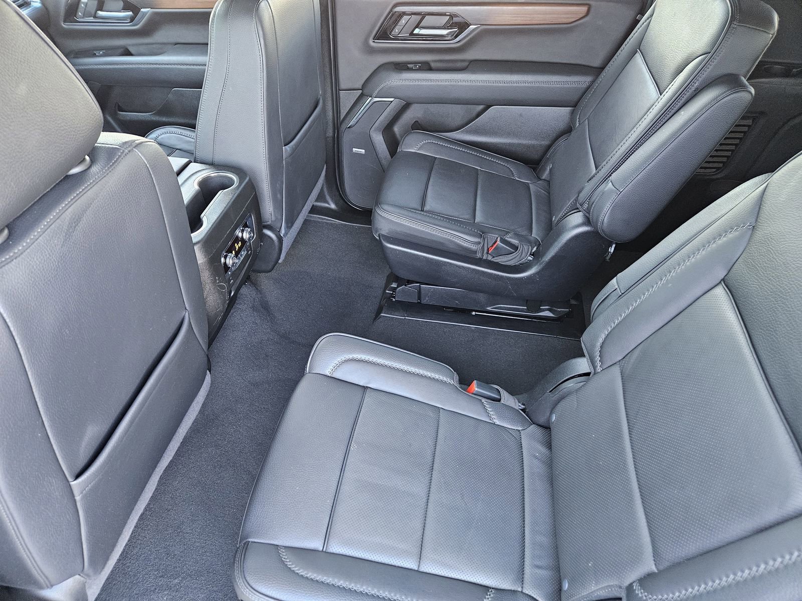 Used 2025 GMC Yukon XL Denali image 35