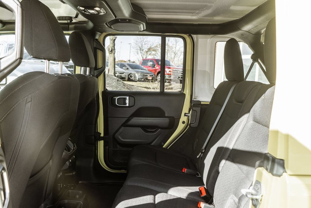 Used 2023 Jeep Wrangler Unlimited Sahara AWD/4WD image 25