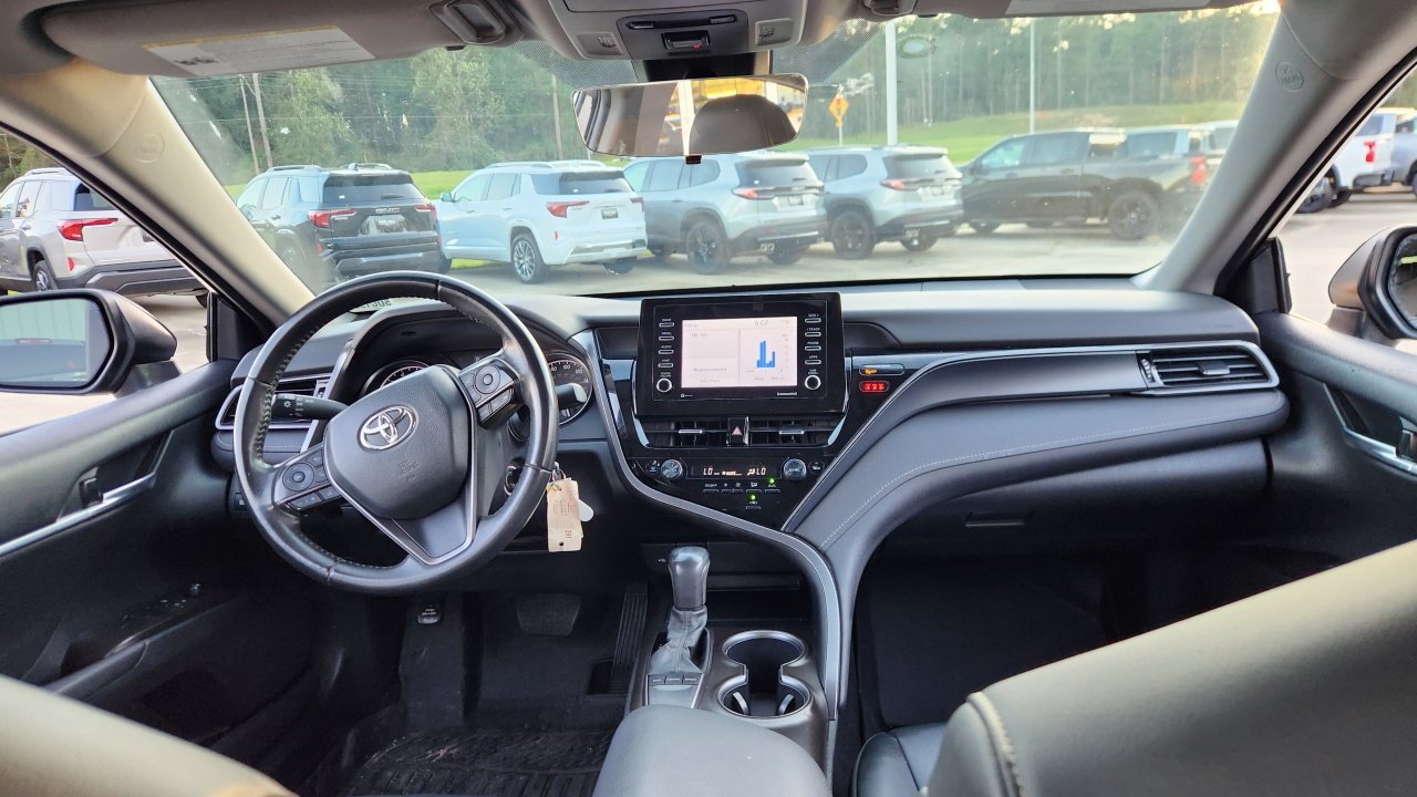 Used 2023 Toyota Camry SE FWD image 11