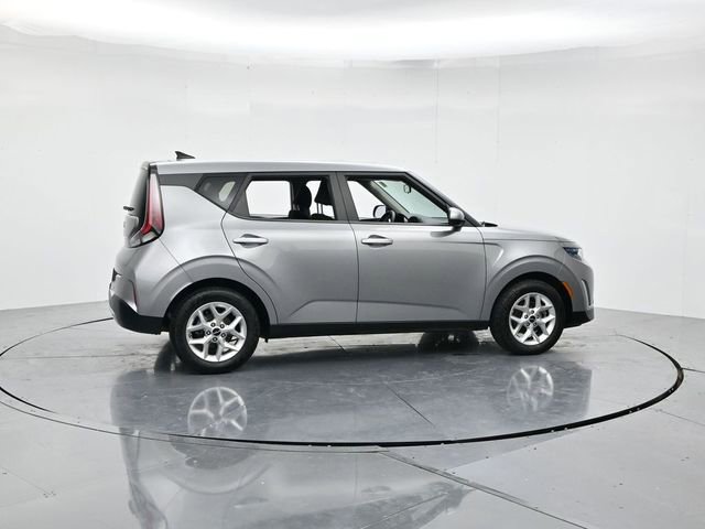 Used 2023 Kia Soul LX w/ LX Technology Package image 2