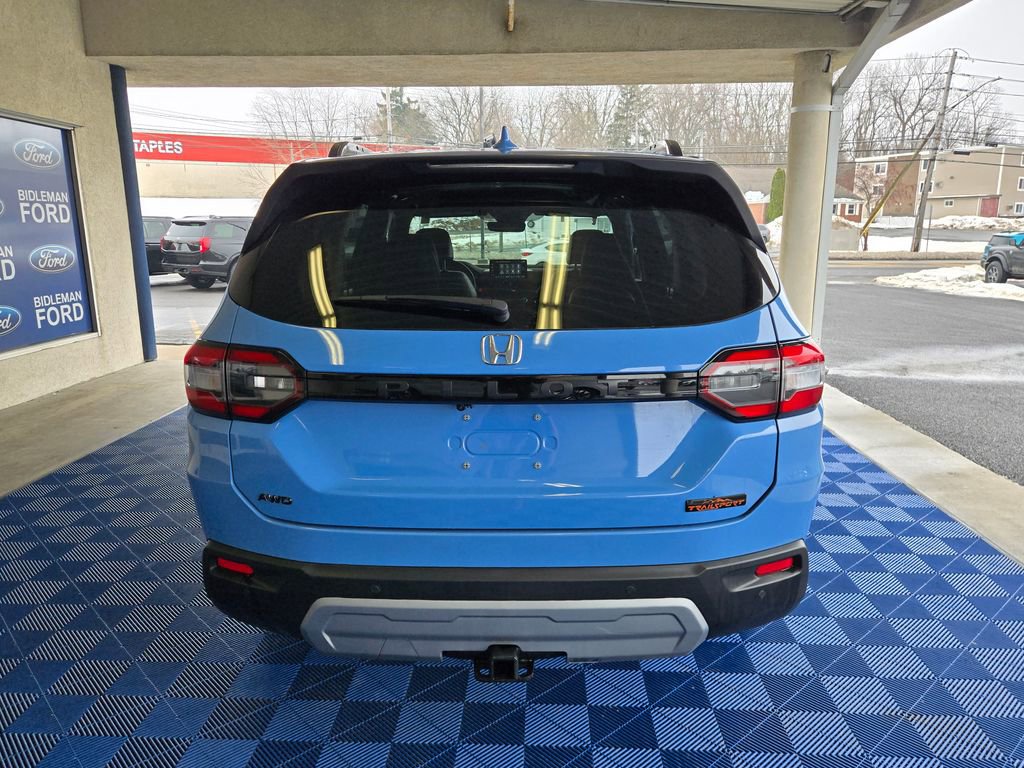 Used 2024 Honda Pilot TrailSport image 5