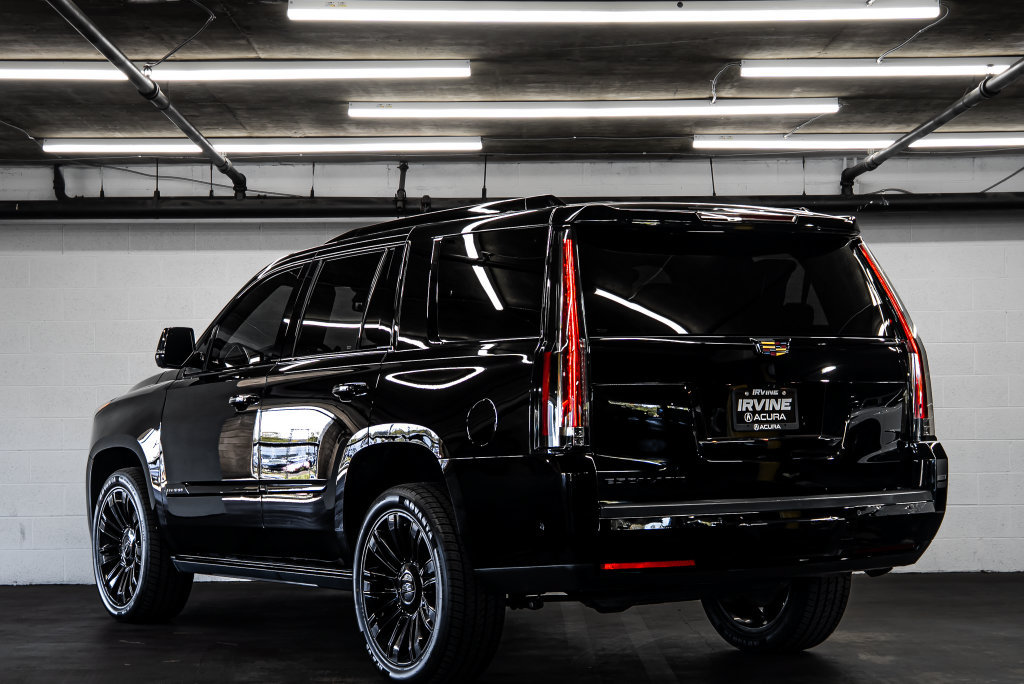 Used 2020 Cadillac Escalade Platinum RWD image 3