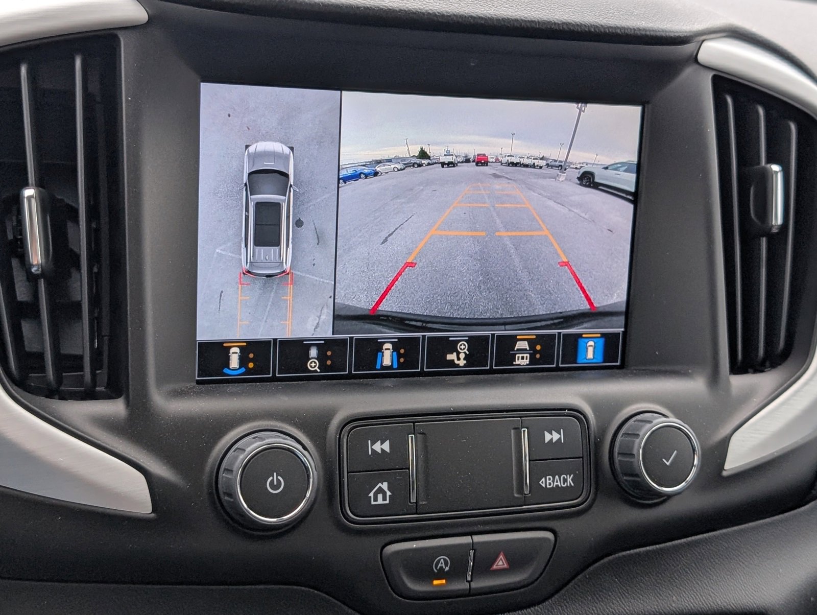 Used 2024 GMC Terrain SLT w/ Infotainment Package II image 10