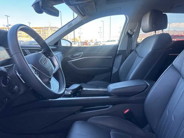 Used 2021 Audi e-tron Prestige w/ Prestige Package image 22