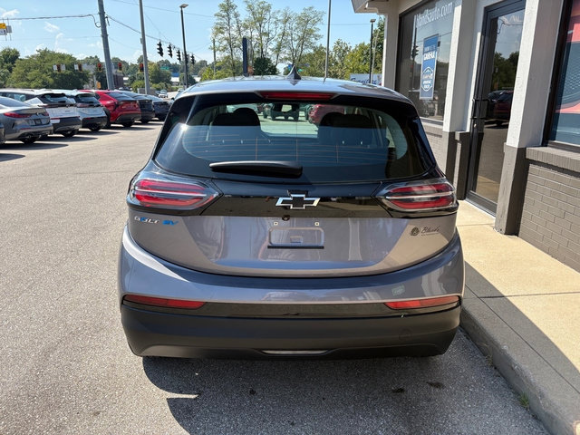 Used 2023 Chevrolet Bolt LT FWD image 4