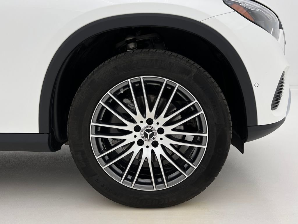 Used 2024 Mercedes-Benz GLC 300 4MATIC image 28