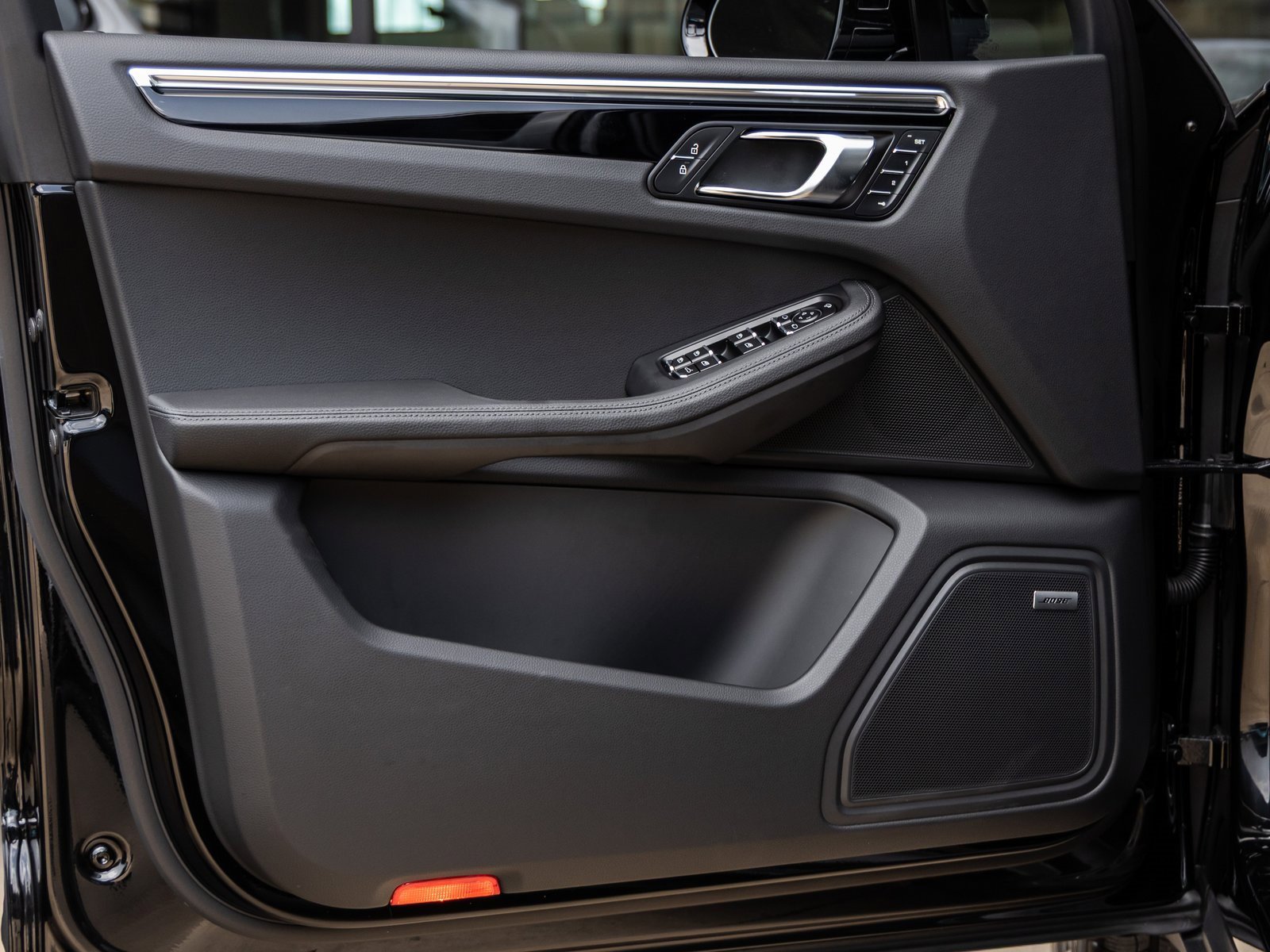 Used 2025 Porsche Macan image 19