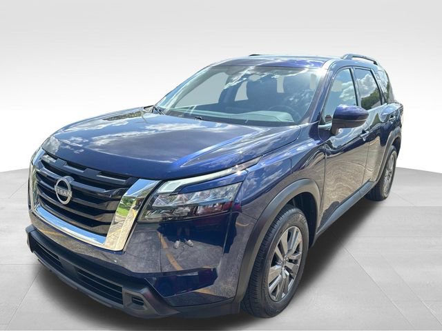 Used 2025 Nissan Pathfinder SV FWD image 3