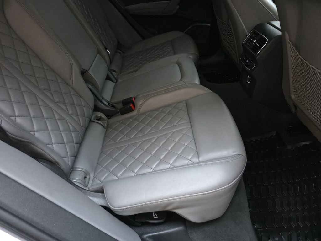 Used 2018 Audi SQ5 Premium Plus w/ Navigation Package AWD/4WD image 28