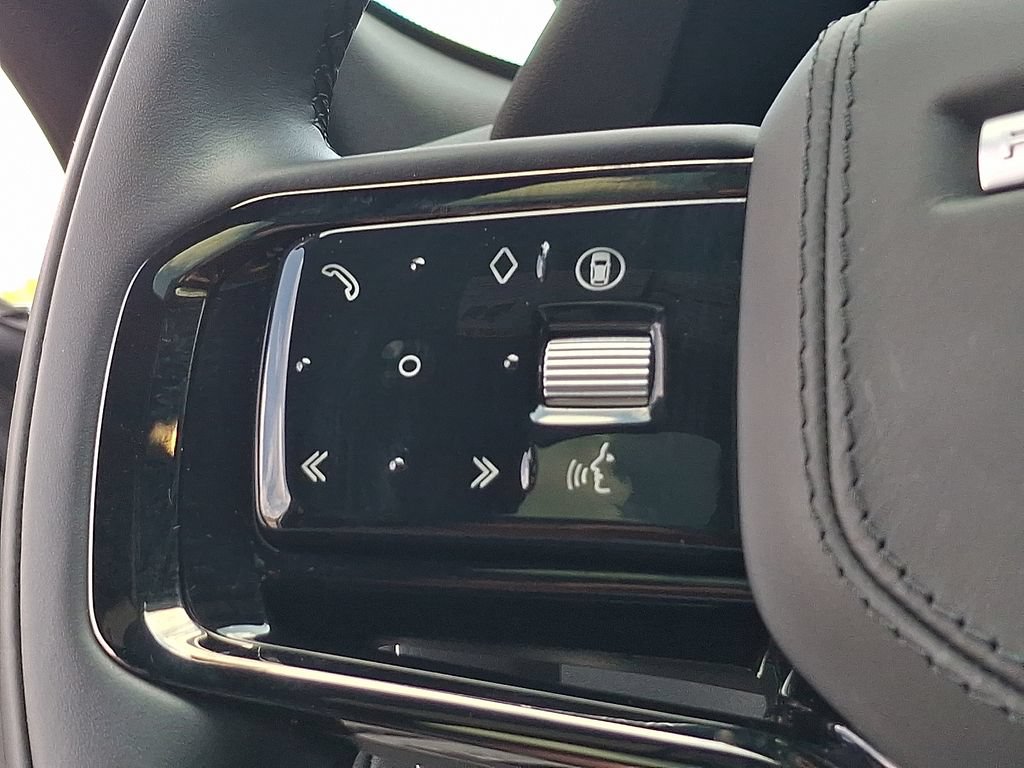 Certified 2026 Land Rover Range Rover Velar Dynamic SE AWD/4WD image 17
