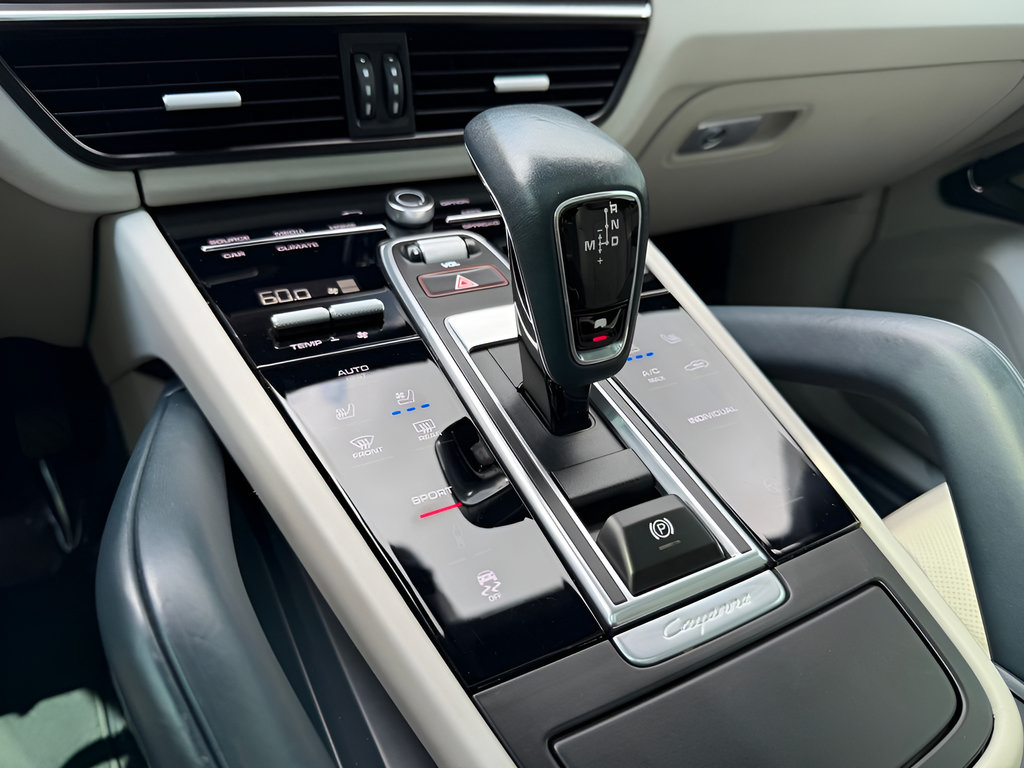 Used 2021 Porsche Cayenne AWD/4WD image 60