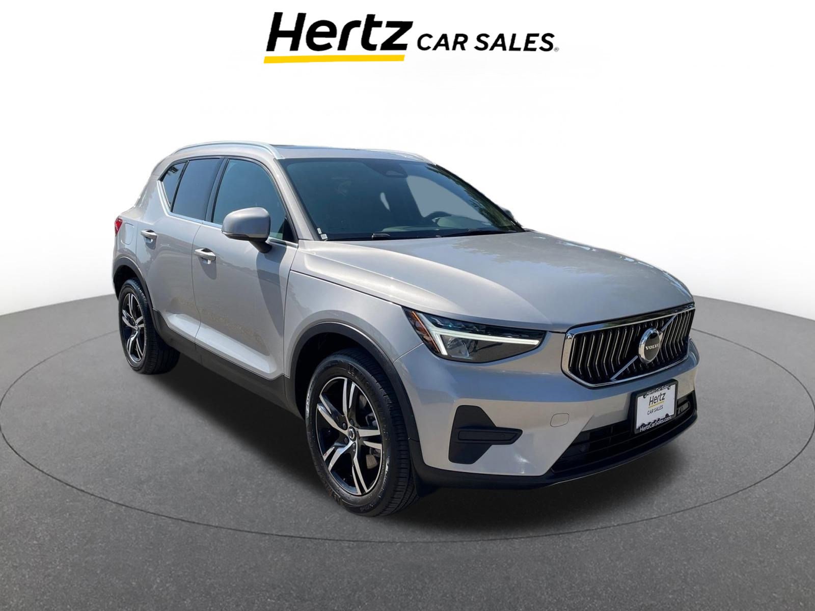 Used 2024 Volvo XC40 B5 Core image 1