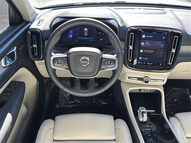 Used 2023 Volvo XC40 B5 Ultimate w/ Protection Package Premier image 11