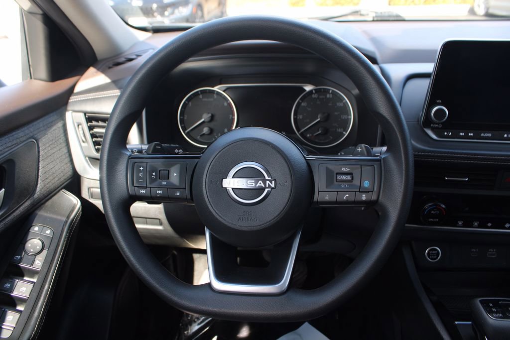 Used 2023 Nissan Rogue SV image 18