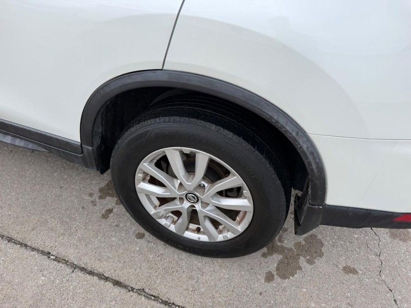 Used 2017 Nissan Rogue SV image 6