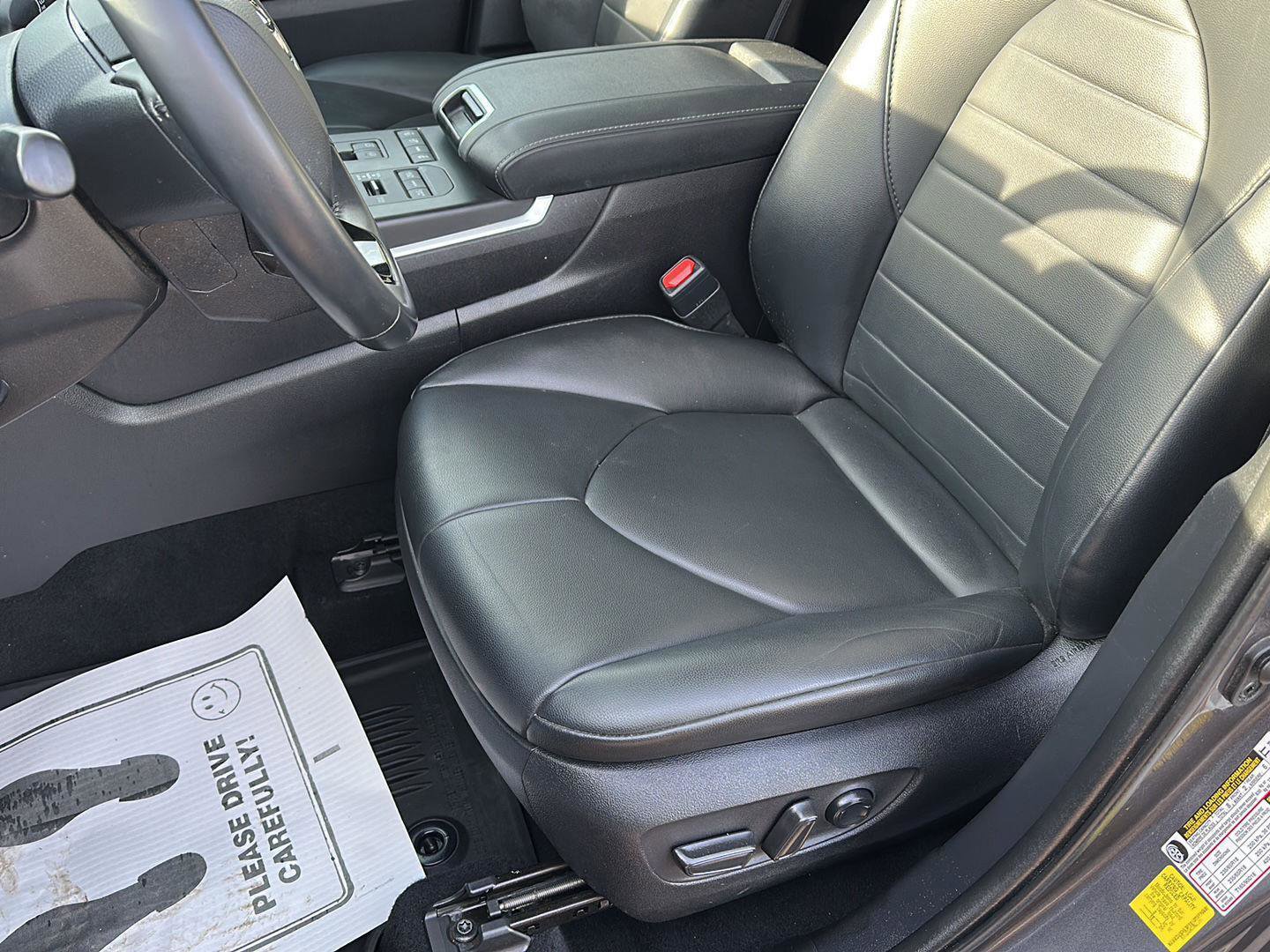 Used 2021 Toyota Highlander XLE image 25