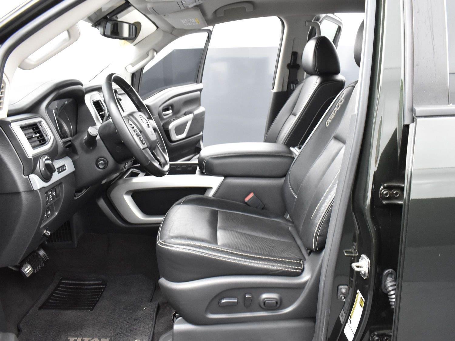 Used 2019 Nissan Titan PRO-4X w/ Pro-4x Convenience Package AWD/4WD image 12