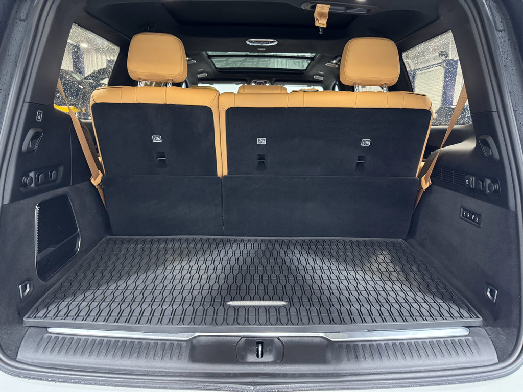 Used 2022 Jeep Grand Wagoneer Series III w/ Rear Seat Video Group 1 image 15
