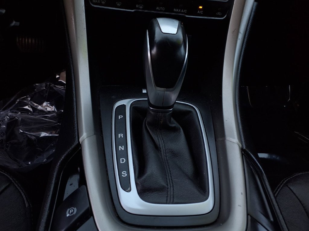 Used 2013 Ford Fusion SE FWD image 12
