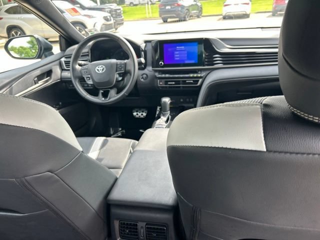 Used 2025 Toyota Camry SE w/ Convenience Package FWD image 16