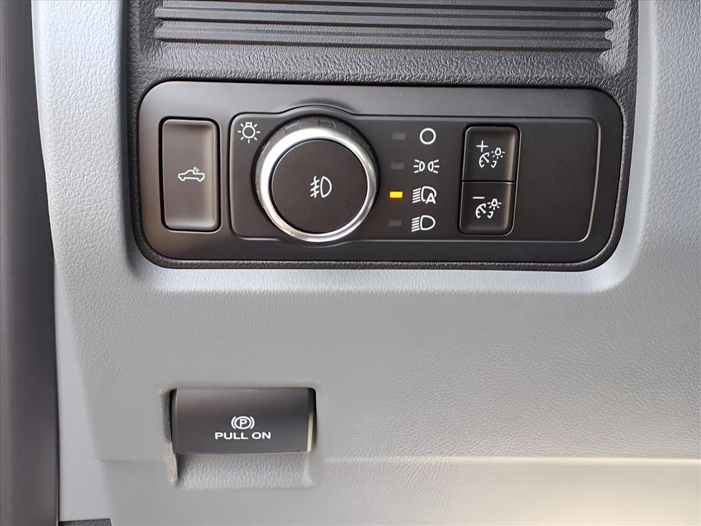 New 2025 Ford F550 4x4 Regular Cab Super Duty image 18