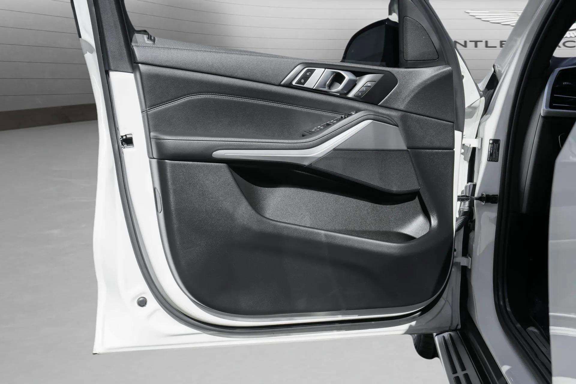 Used 2023 BMW X5 sDrive40i w/ Premium Package image 27