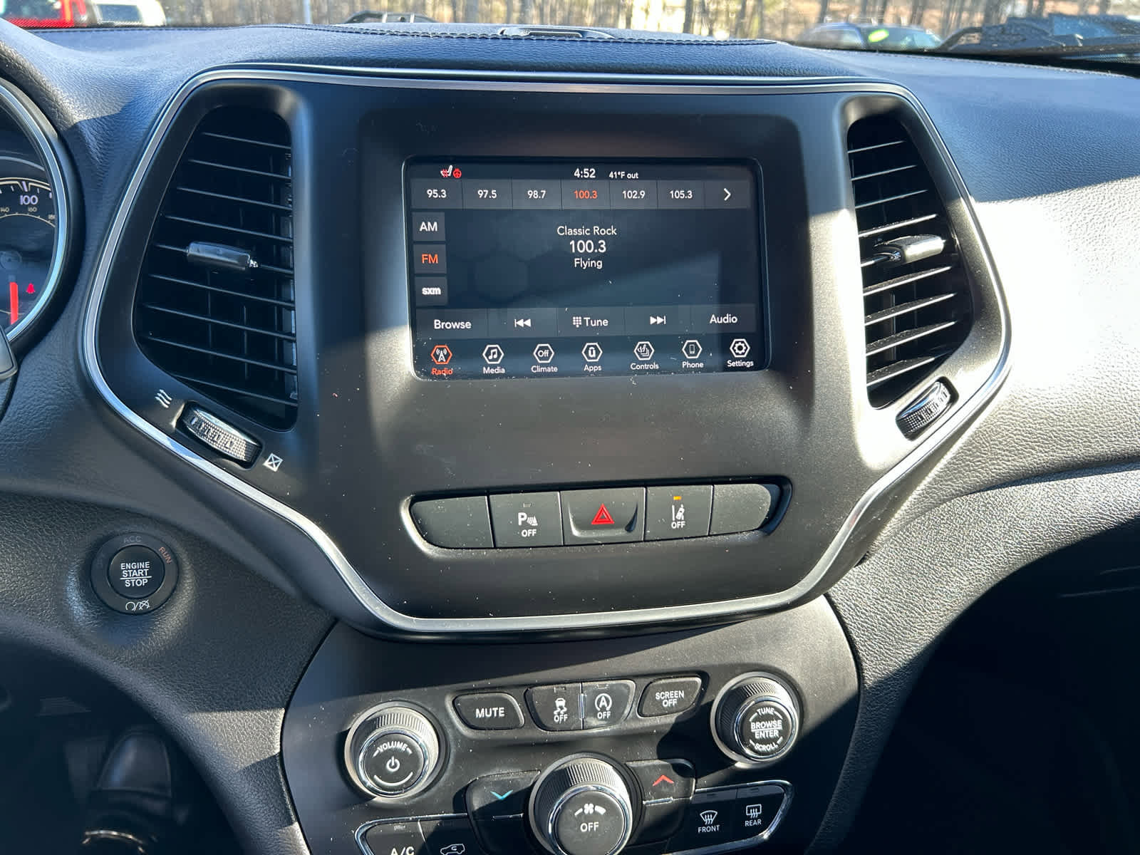 Used 2021 Jeep Cherokee Latitude Plus image 35