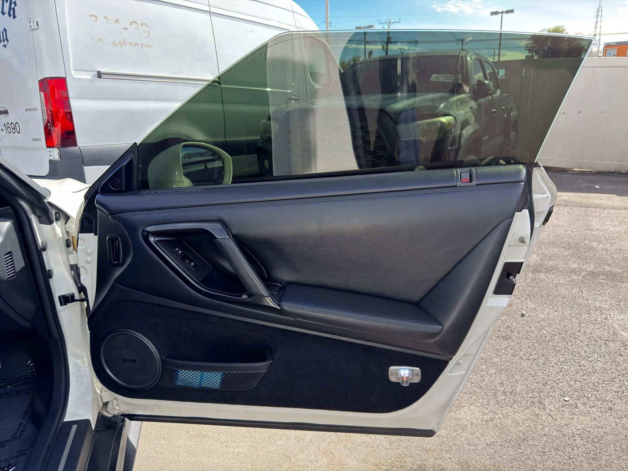 Used 2020 Nissan GT-R Premium w/ Premium Interior Package image 10