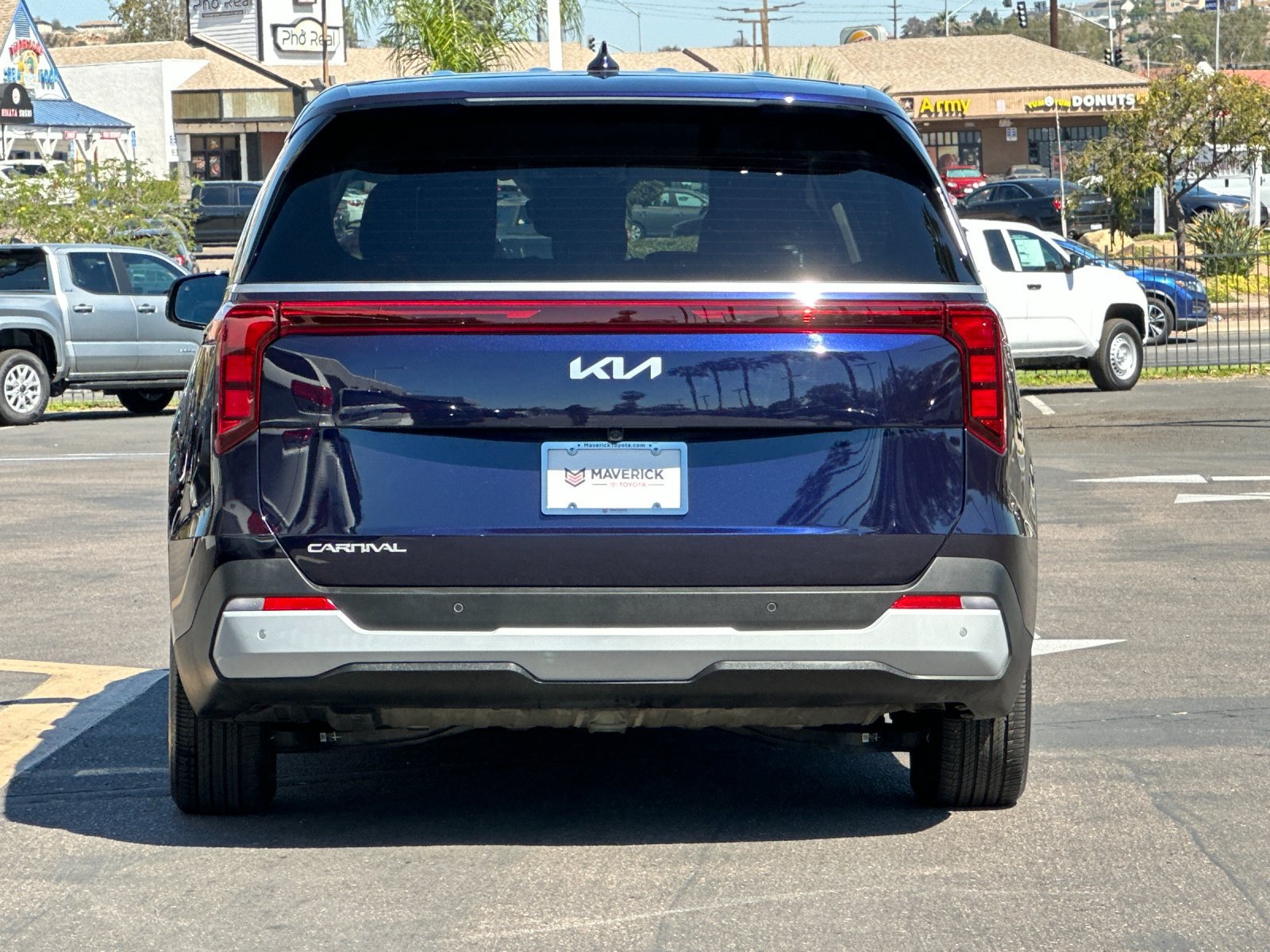 Used 2026 Kia Carnival FWD image 4