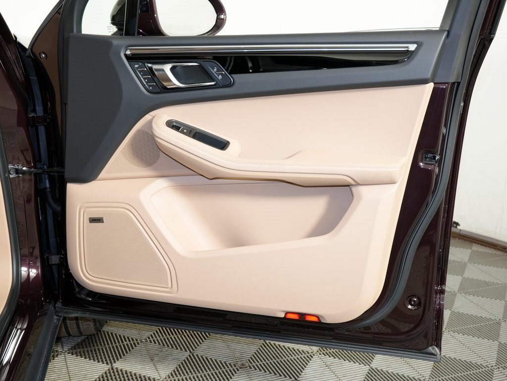 New 2026 Porsche Macan image 38