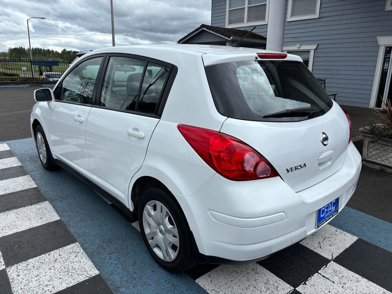 Used 2011 Nissan Versa 1.8 S w/ Plus Pkg FWD image 3