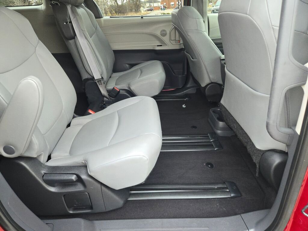 Used 2023 Toyota Sienna XLE image 10