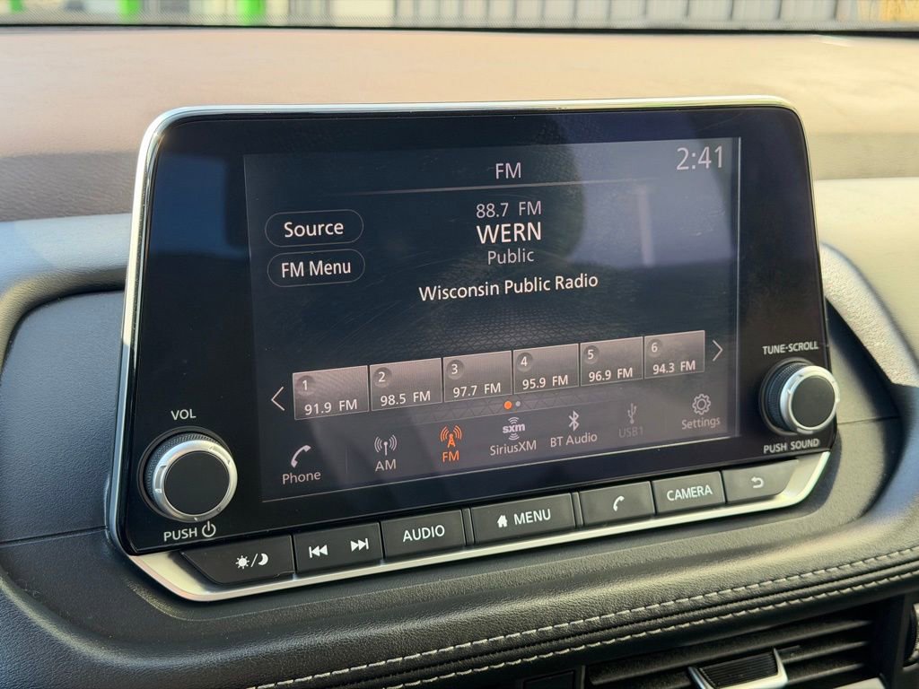 Used 2023 Nissan Rogue S image 12