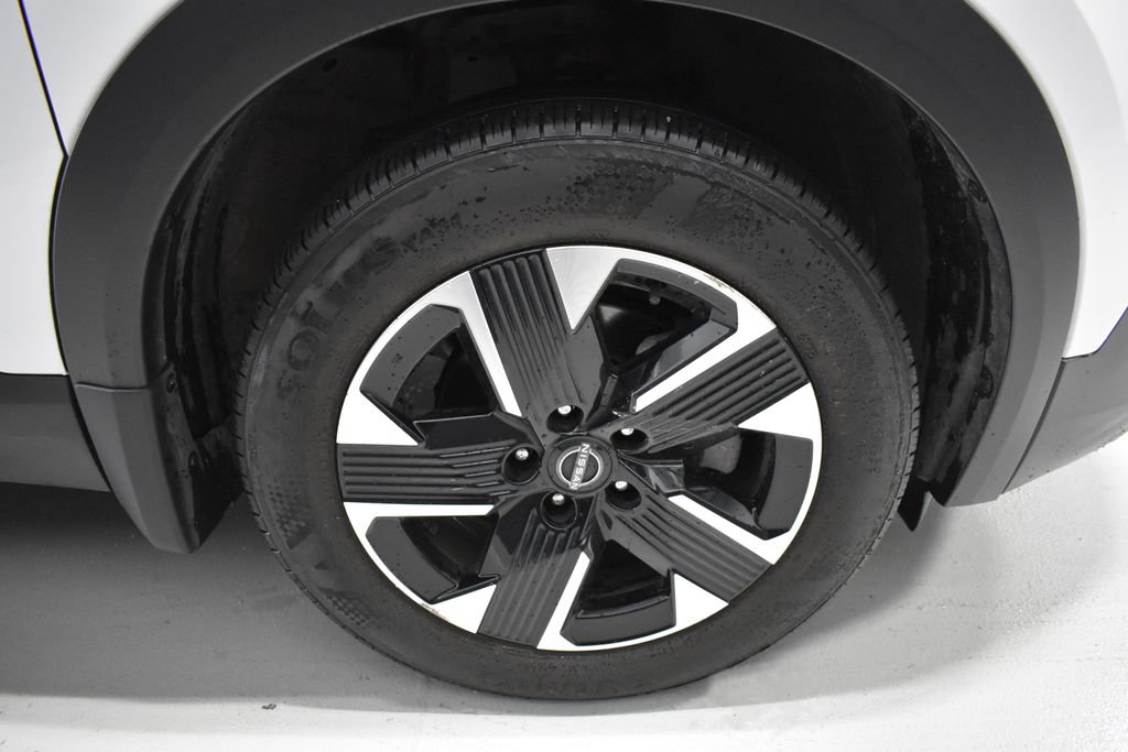 Certified 2025 Nissan Kicks SV AWD/4WD image 10