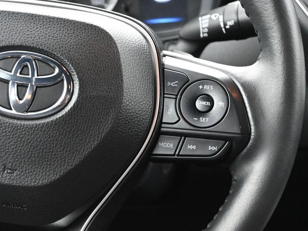 Used 2022 Toyota Corolla SE FWD image 29