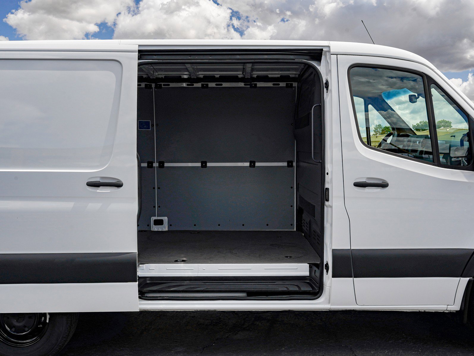 Used 2026 Mercedes-Benz Sprinter 2500 image 9