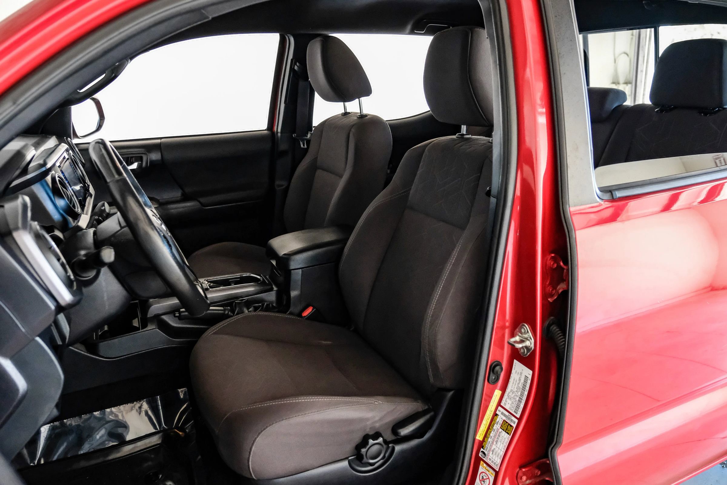 Used 2018 Toyota Tacoma TRD Sport w/ Technology Package RWD image 28