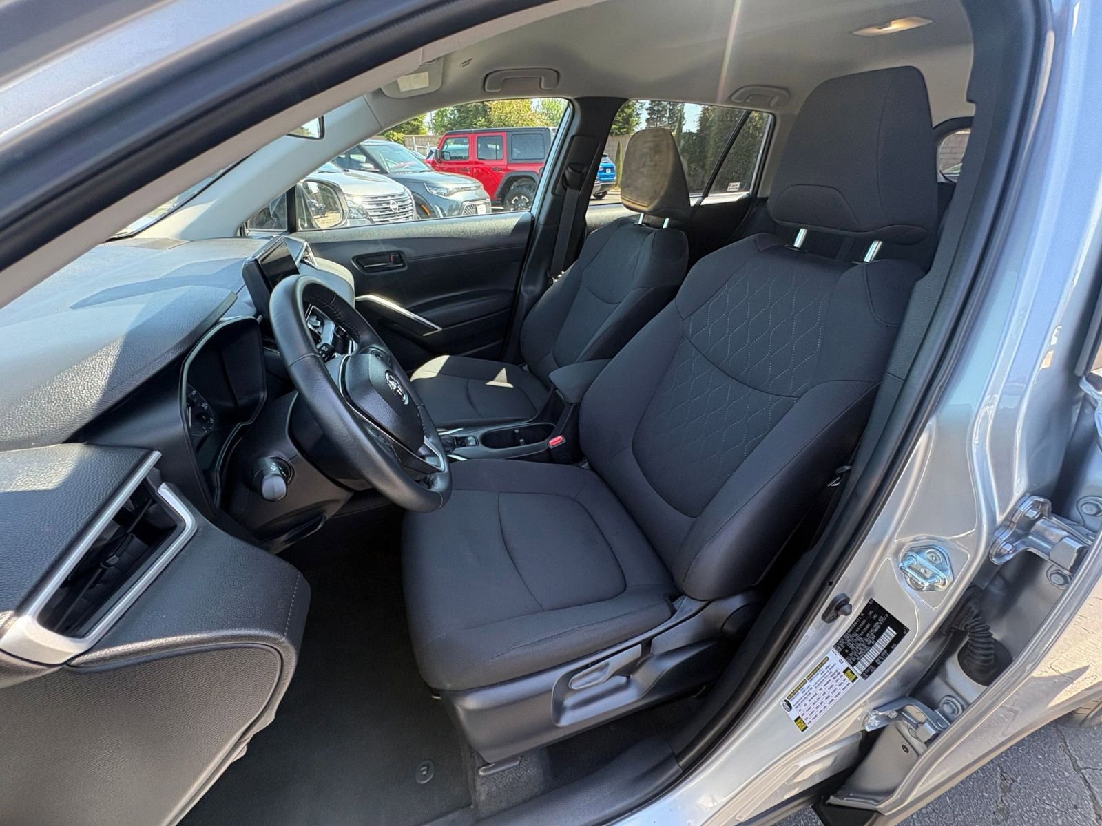 Used 2025 Toyota Corolla Cross LE FWD image 36